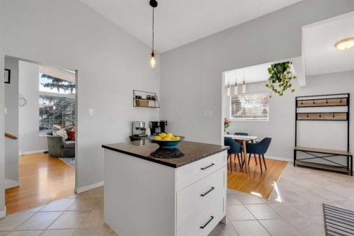 9939 Maplecreek Drive Se, Calgary, AB - Indoor