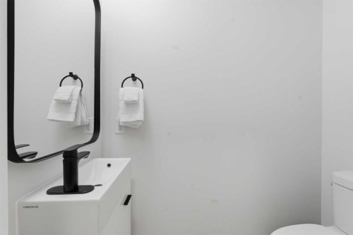 146 Springbluff Heights Sw, Calgary, AB - Indoor Photo Showing Bathroom