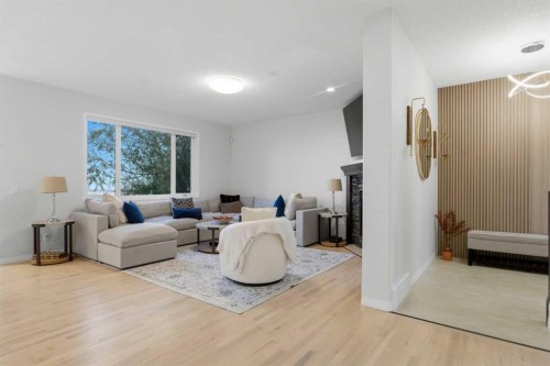 146 Springbluff Heights Sw, Calgary, AB - Indoor Photo Showing Living Room