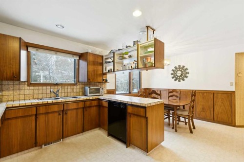 7312 Kananaskis Drive Sw, Calgary, AB - Indoor Photo Showing Kitchen With Double Sink