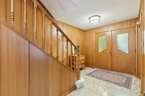 7312 Kananaskis Drive Sw, Calgary, AB - Indoor Photo Showing Other Room