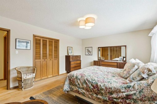7312 Kananaskis Drive Sw, Calgary, AB - Indoor Photo Showing Bedroom