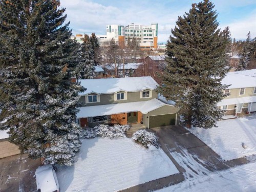7312 Kananaskis Drive Sw, Calgary, AB - Outdoor With Facade