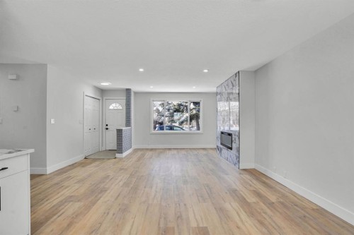 363 Templeside Circle Ne, Calgary, AB - Indoor Photo Showing Living Room