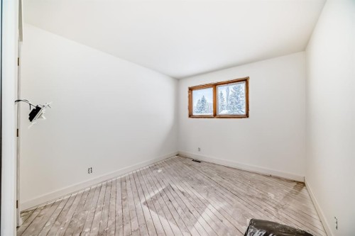 251 Cannell Place Sw, Calgary, AB - Indoor Photo Showing Other Room