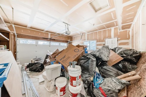 251 Cannell Place Sw, Calgary, AB - Indoor Photo Showing Garage
