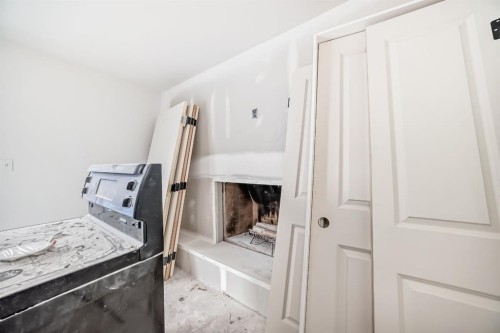 251 Cannell Place Sw, Calgary, AB - Indoor Photo Showing Other Room