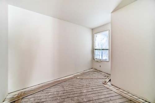 251 Cannell Place Sw, Calgary, AB - Indoor Photo Showing Other Room