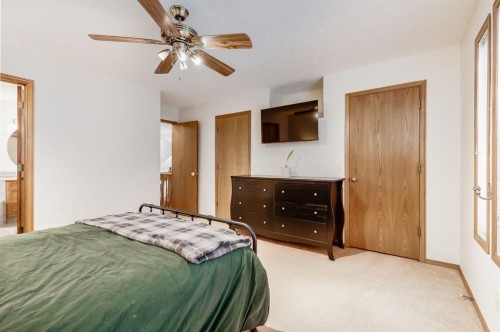 45 Thornfield Close Se, Airdrie, AB - Indoor Photo Showing Bedroom