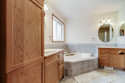 45 Thornfield Close Se, Airdrie, AB - Indoor Photo Showing Bathroom