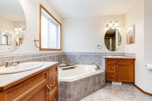 45 Thornfield Close Se, Airdrie, AB - Indoor Photo Showing Bathroom