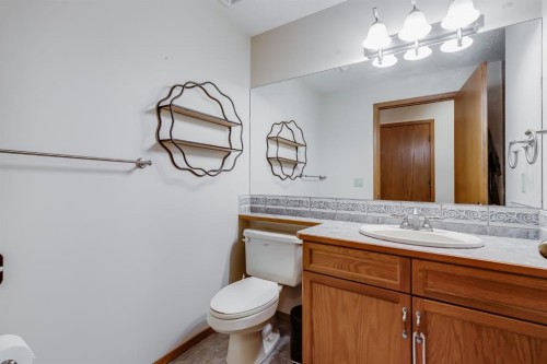 45 Thornfield Close Se, Airdrie, AB - Indoor Photo Showing Bathroom