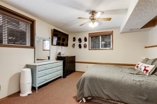 45 Thornfield Close Se, Airdrie, AB - Indoor Photo Showing Bedroom