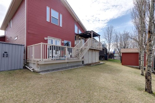 45 Thornfield Close Se, Airdrie, AB - Outdoor With Deck Patio Veranda With Exterior