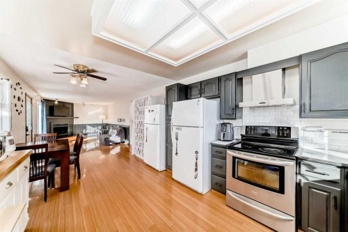 6907 6 Street Sw, Calgary, AB - Indoor Photo Showing Kitchen