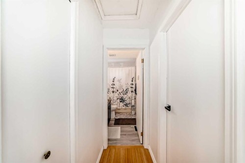 6907 6 Street Sw, Calgary, AB - Indoor Photo Showing Other Room