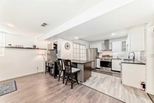 6907 6 Street Sw, Calgary, AB - Indoor