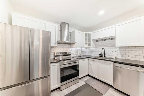 6907 6 Street Sw, Calgary, AB - Indoor Photo Showing Kitchen With Upgraded Kitchen