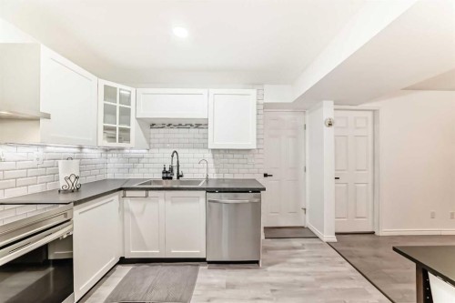 6907 6 Street Sw, Calgary, AB - Indoor Photo Showing Kitchen With Upgraded Kitchen