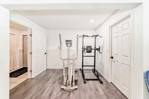 6907 6 Street Sw, Calgary, AB - Indoor Photo Showing Other Room