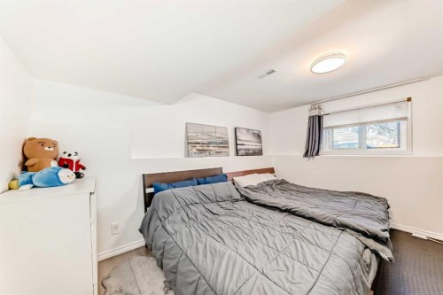 6907 6 Street Sw, Calgary, AB - Indoor Photo Showing Bedroom