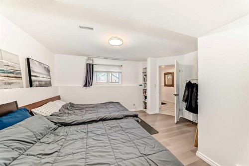 6907 6 Street Sw, Calgary, AB - Indoor Photo Showing Bedroom