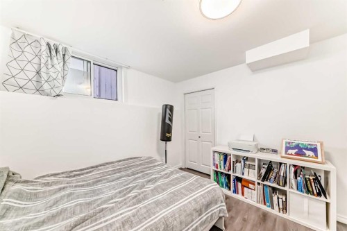 6907 6 Street Sw, Calgary, AB - Indoor Photo Showing Bedroom