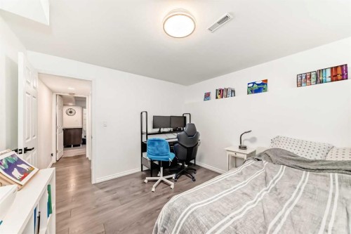 6907 6 Street Sw, Calgary, AB - Indoor Photo Showing Bedroom