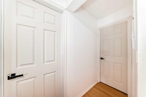 6907 6 Street Sw, Calgary, AB - Indoor Photo Showing Other Room