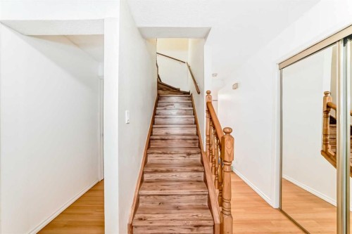 6907 6 Street Sw, Calgary, AB - Indoor Photo Showing Other Room