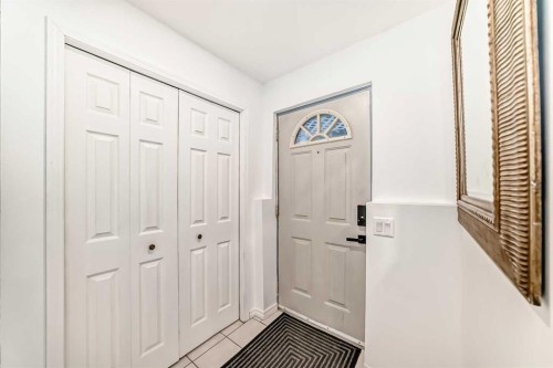 6907 6 Street Sw, Calgary, AB - Indoor Photo Showing Other Room