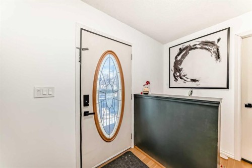 6907 6 Street Sw, Calgary, AB - Indoor Photo Showing Other Room
