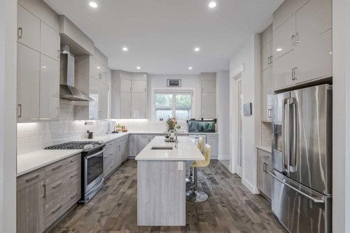 701 13A Street Ne, Calgary, AB - Indoor Photo Showing Kitchen With Upgraded Kitchen