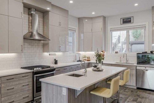 701 13A Street Ne, Calgary, AB - Indoor Photo Showing Kitchen With Upgraded Kitchen