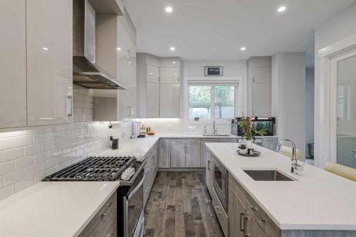 701 13A Street Ne, Calgary, AB - Indoor Photo Showing Kitchen With Upgraded Kitchen