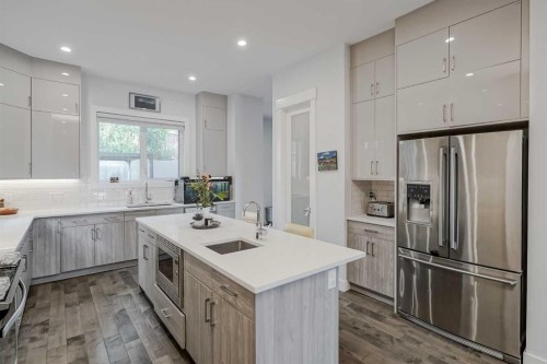 701 13A Street Ne, Calgary, AB - Indoor Photo Showing Kitchen With Upgraded Kitchen