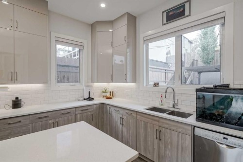 701 13A Street Ne, Calgary, AB - Indoor Photo Showing Kitchen With Double Sink With Upgraded Kitchen