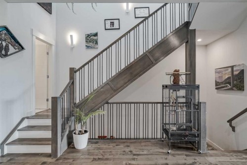 701 13A Street Ne, Calgary, AB - Indoor Photo Showing Other Room