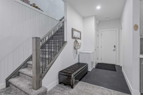 701 13A Street Ne, Calgary, AB - Indoor Photo Showing Other Room