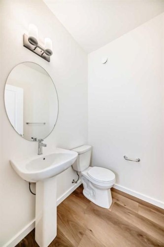 43 Blue Heron Parade Se, Calgary, AB - Indoor Photo Showing Bathroom