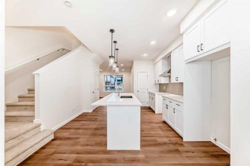 43 Blue Heron Parade Se, Calgary, AB - Indoor Photo Showing Kitchen