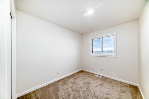 43 Blue Heron Parade Se, Calgary, AB - Indoor Photo Showing Other Room
