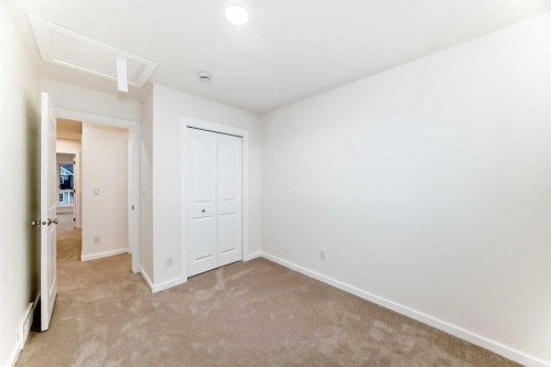 43 Blue Heron Parade Se, Calgary, AB - Indoor Photo Showing Other Room