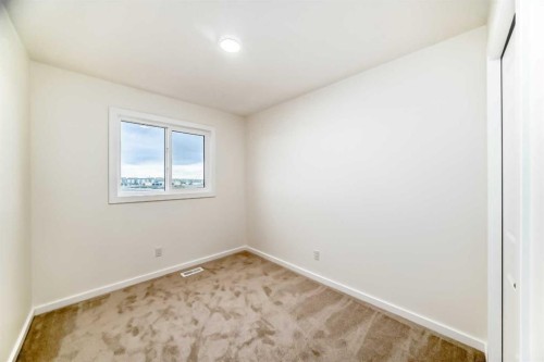43 Blue Heron Parade Se, Calgary, AB - Indoor Photo Showing Other Room