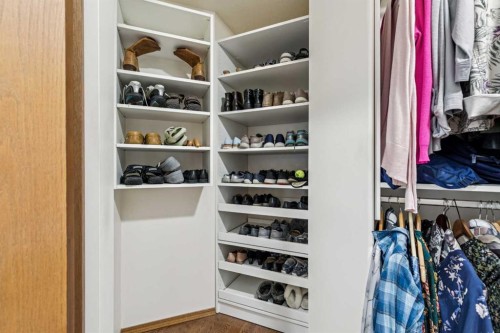 20 Macewan Ridge View Nw, Calgary, AB - Indoor With Storage