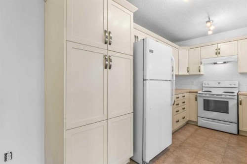 2303-175 Panatella Hill Nw, Calgary, AB - Indoor Photo Showing Kitchen