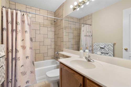 80 Chaparral Road Se, Calgary, AB - Indoor Photo Showing Bathroom