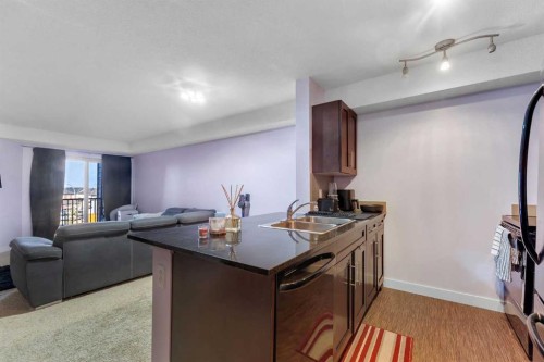 318-7210 80 Avenue Ne, Calgary, AB - Indoor