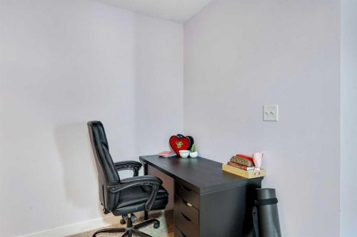 318-7210 80 Avenue Ne, Calgary, AB - Indoor Photo Showing Office