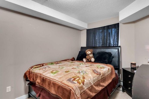 318-7210 80 Avenue Ne, Calgary, AB - Indoor Photo Showing Bedroom